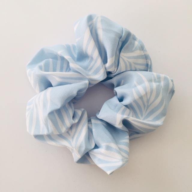 Island light blue and white scrunchie - Zees Fashion