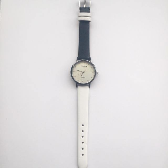 Modern black and white watch (free gift box & extra watch battery) - Zees Fashion